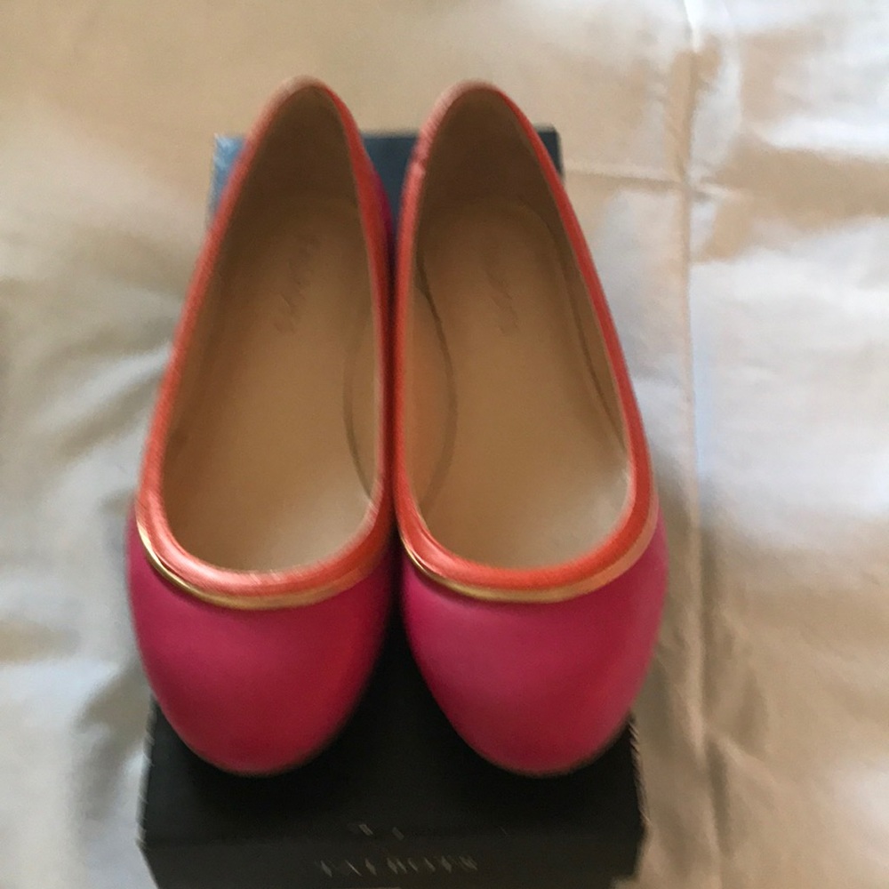 Cindi flats with round toe in dark pink with orange and gold trim